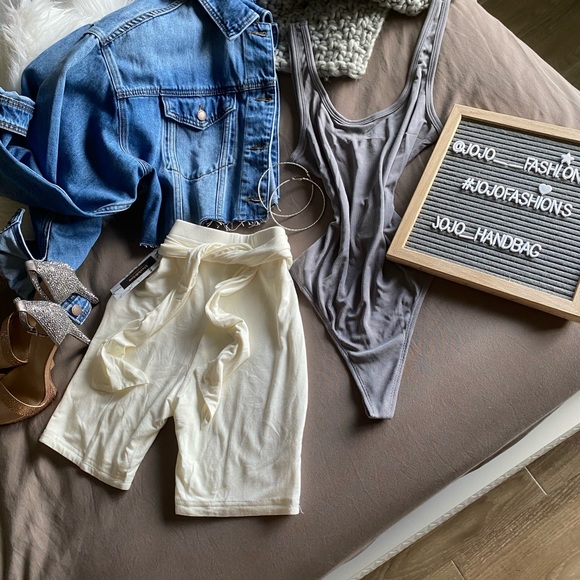 Happy Short Short - Picture 3 of 4